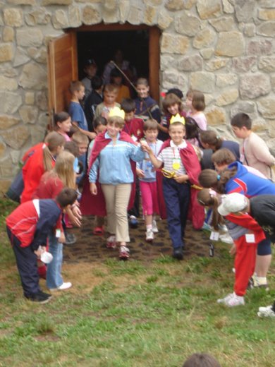 A királyi pár bejárja birodalmát.