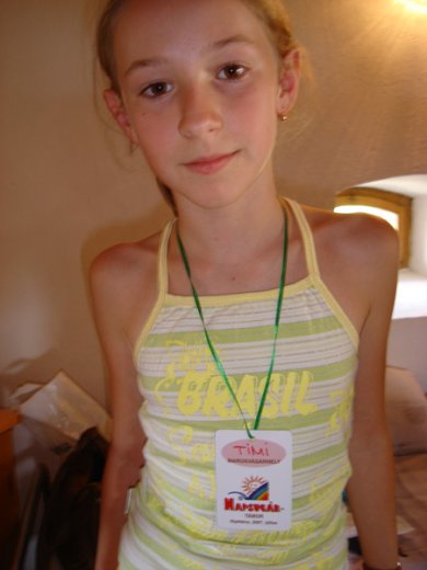 Mindenki ilyen szép, színes kitűzőt kapott.