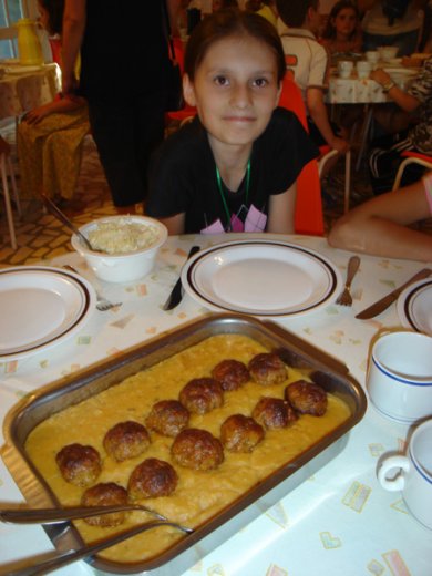 Ez az első vacsoránk. Anyu is ilyet szokott főzni.