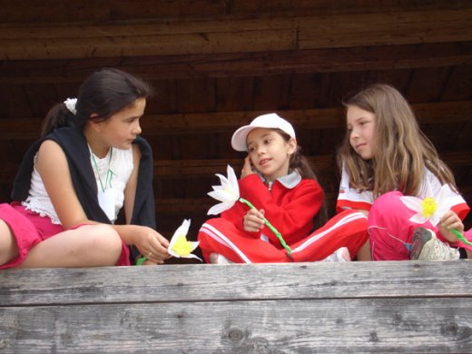 Édesanyám, virágosat álmodtam... Virágszálak egymásközt.