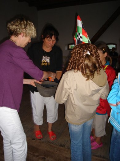 Kezdődik az őrangyaljáték. Erről majd még mesélünk.