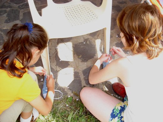 Ki fűzi be hamarabb? Ha itt nem sikerül pontot szereznem, szaladok egy másik helyszínre.