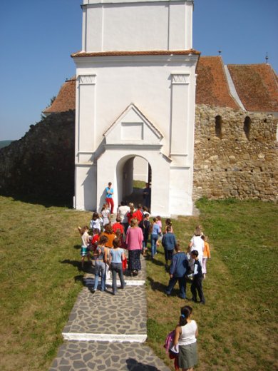 Minket is istentiszteletre hív az illyefalvi nagyharang.