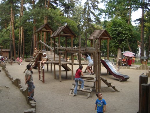 Otthon is elkelne egy ilyen játszótér...