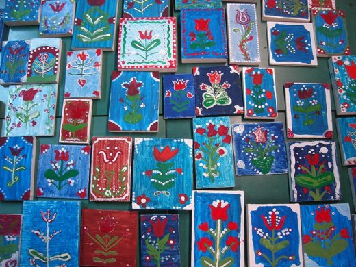 Új bútorfestőnemzedék született az illyefalvi Napsugár-táborban. És újabb csodálatos ajándékok otthoni szeretteinknek.