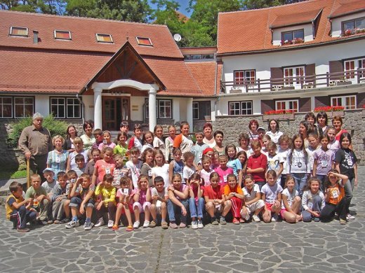 Napsugár-tábor, Napsugár-család.