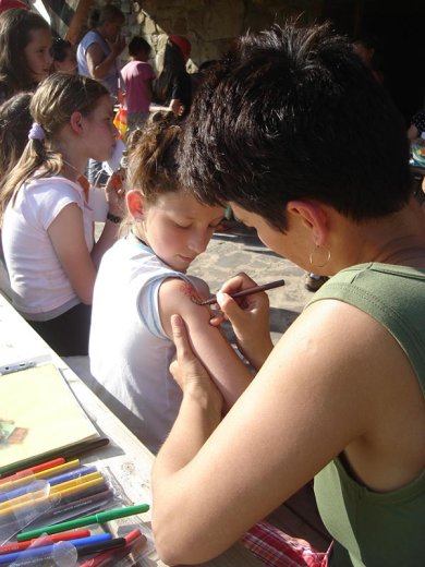 Két napig nem mosakszom, hogy le ne kopjon a tetoválásom.