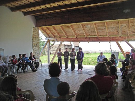Minden csapat bemutatkozása élményszerű volt: szülőföldje legszebb, legértékesebb kincseit sorolta el verssel, énekkel, tánccal, képpel, kiselőadással.