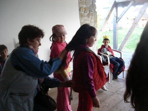 A korona ezen az estén a legrövidebb hajú fiú és a leghosszabb hajú kislány fejére szállt.