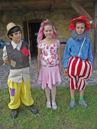 A gyulakuti Fűszál csapat nagyszerű Csipike-előadásának egy részletét mutatta be.